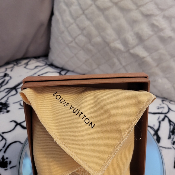 Louis Vuitton coin purse - Picture 3 of 9